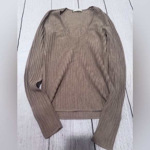 Co Ribbed Cashmere Top - Picture 3 of 9